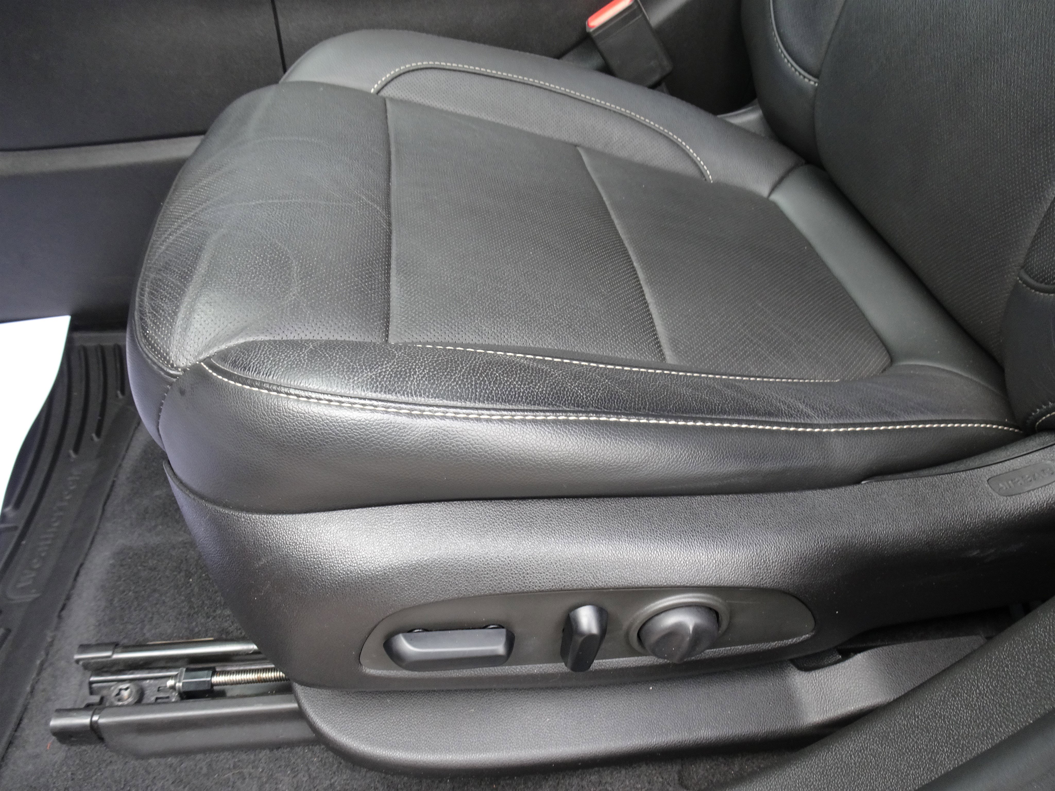 Used 2019 GMC Acadia SLT w/ Black Edition image 9