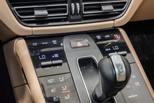 Used 2024 Porsche Macan AWD/4WD image 18