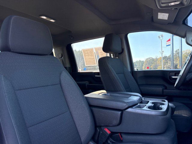 Used 2022 Chevrolet Silverado 2500 Custom w/ Custom Value Package image 11