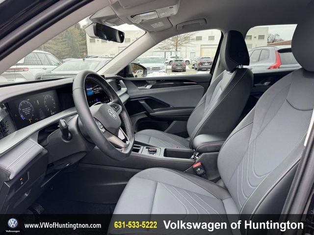 Certified 2025 Volkswagen Tiguan SE image 14