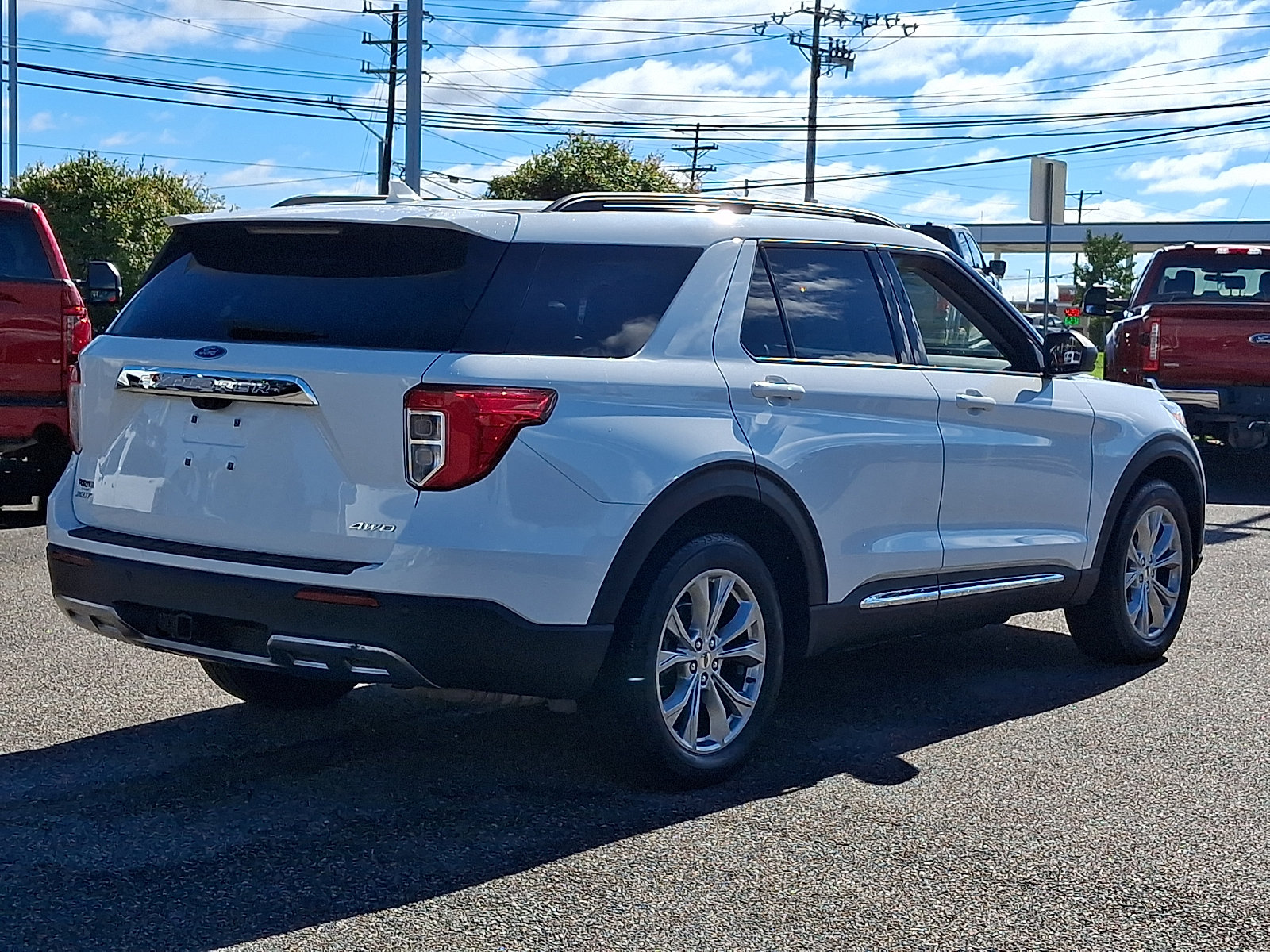 Used 2023 Ford Explorer XLT w/ Equipment Group 202A AWD/4WD image 11