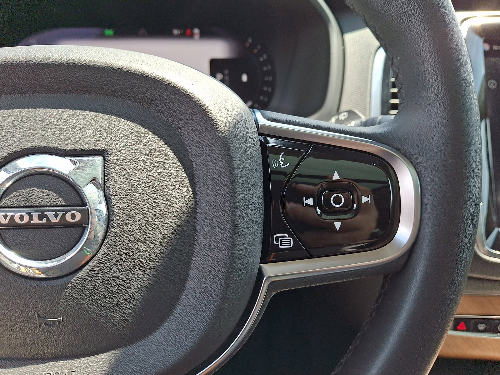 Certified 2023 Volvo XC90 B6 Plus w/ Protection Package Premier AWD/4WD image 23