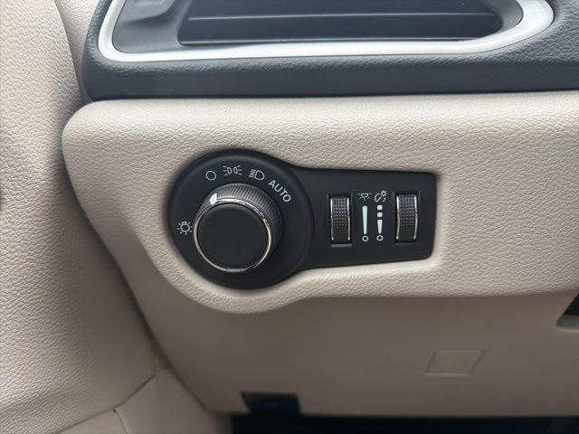 Used 2023 Chrysler Voyager LX FWD image 26