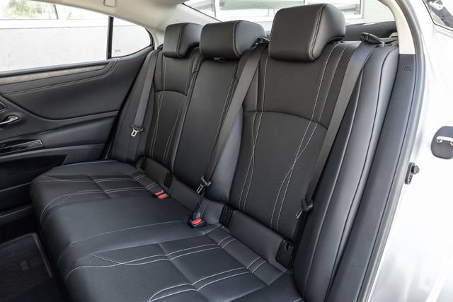 Used 2025 Lexus ES 300h w/ Accessory Package (Z2) FWD image 15