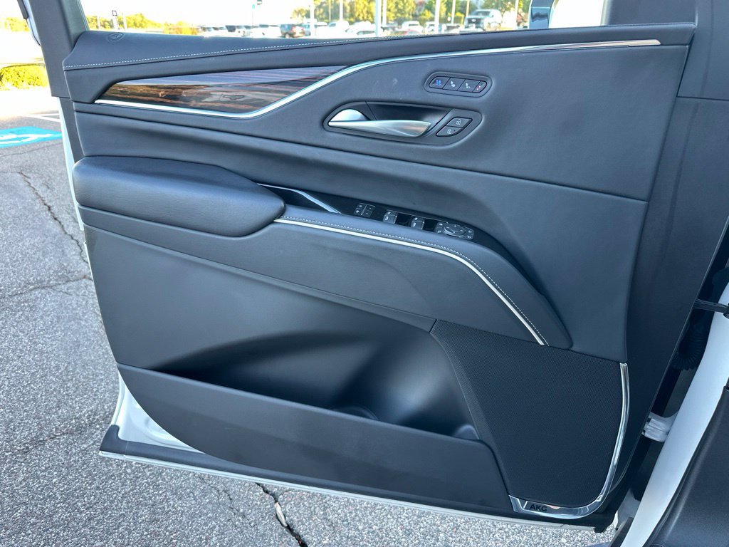 Used 2023 Cadillac Escalade Premium Luxury w/ LPO, Floor Liner Package AWD/4WD image 10