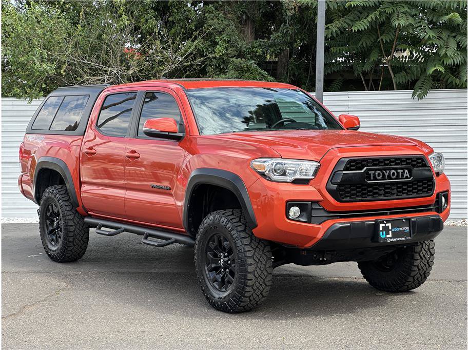 Used 2016 Toyota Tacoma TRD Off-Road AWD/4WD image 8