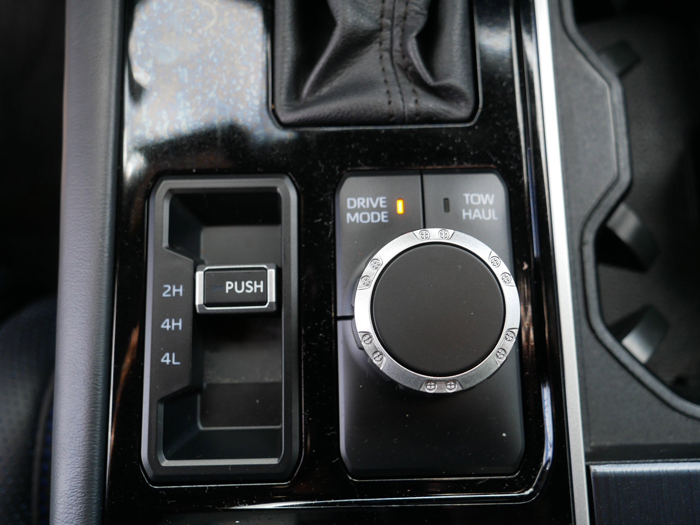 Used 2024 Toyota Sequoia Platinum AWD/4WD image 33