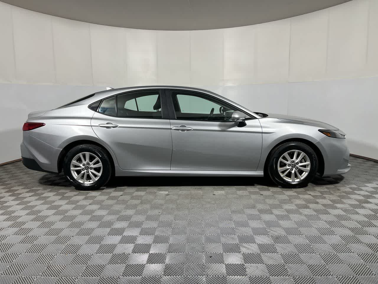 Used 2025 Toyota Camry LE FWD image 9