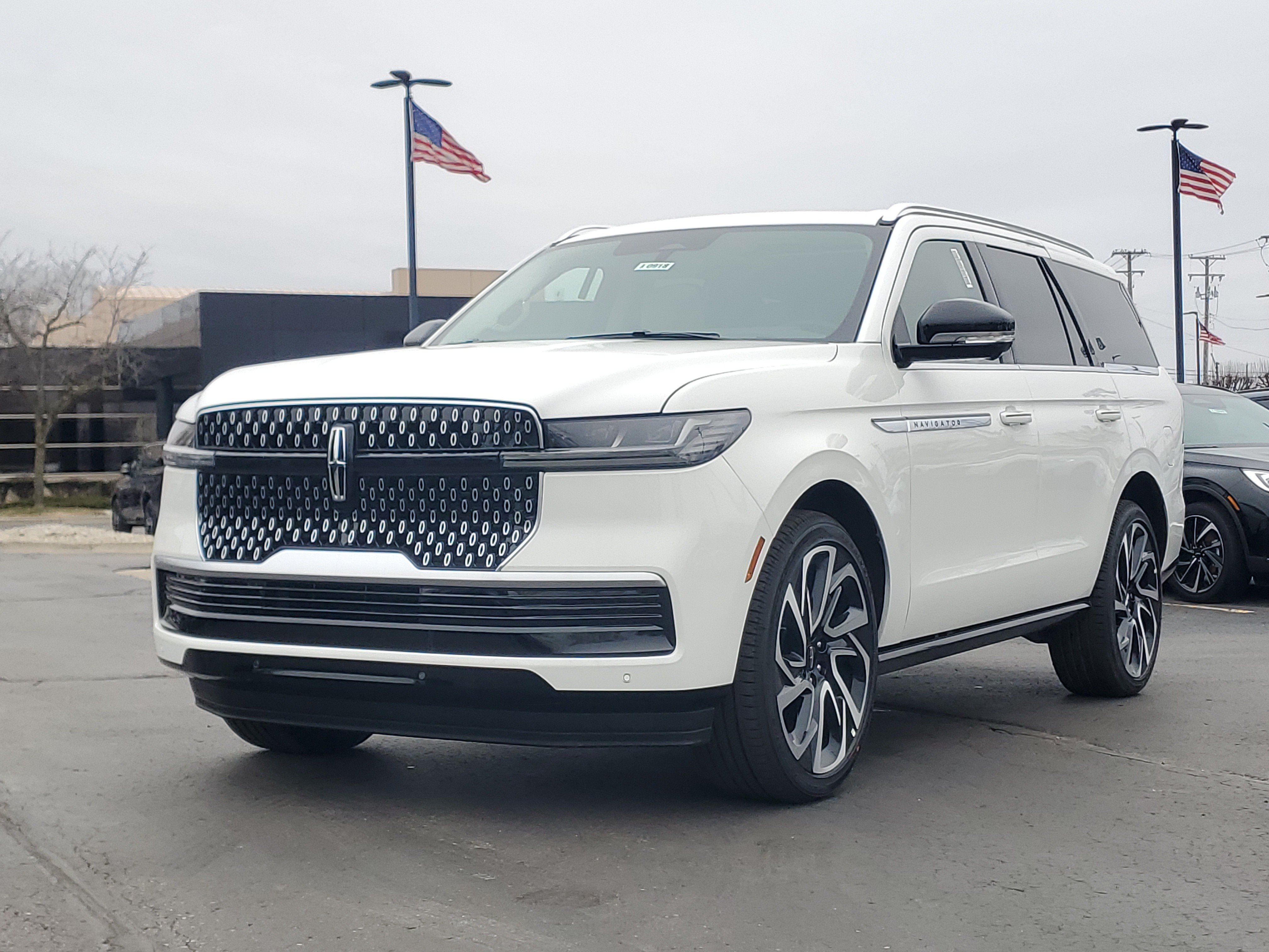 New 2026 Lincoln Navigator Reserve AWD/4WD image 2