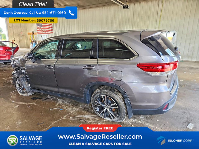 Used 2019 Toyota Highlander LE AWD/4WD image 3
