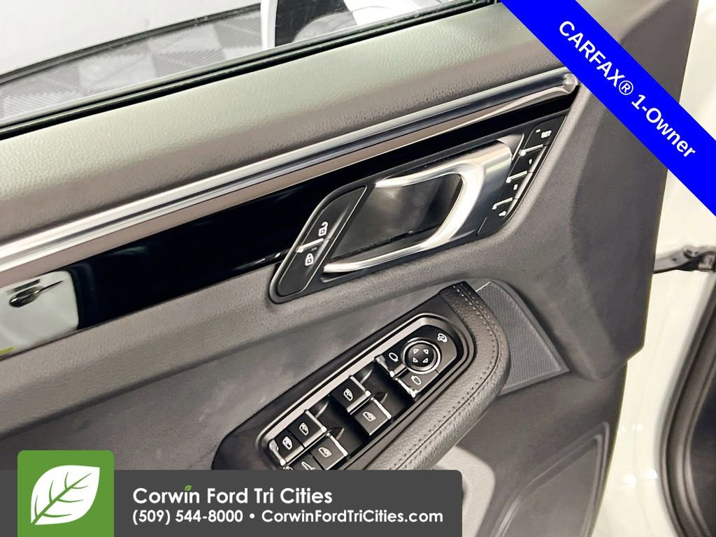 Used 2024 Porsche Macan image 11