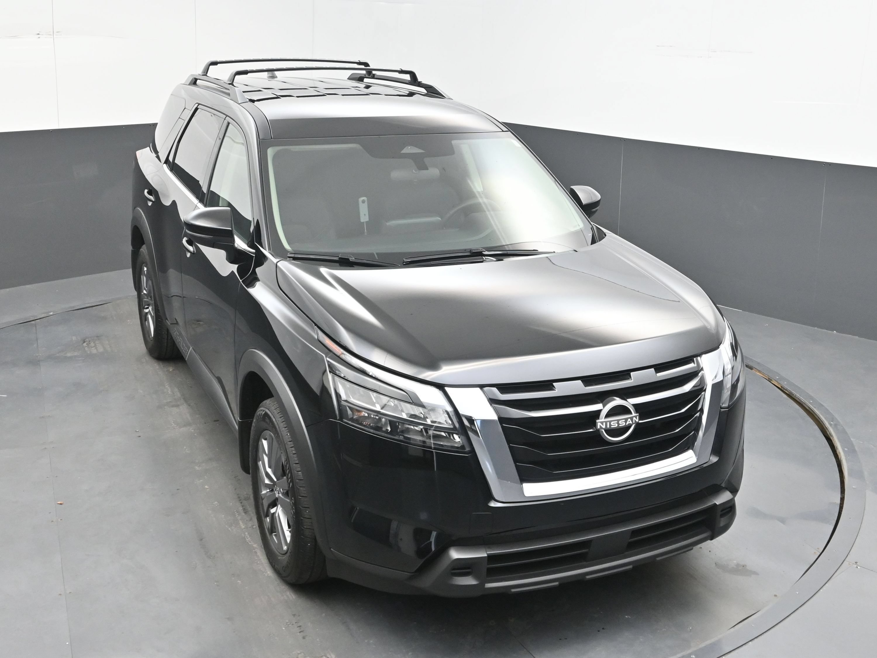Used 2025 Nissan Pathfinder SV FWD image 31