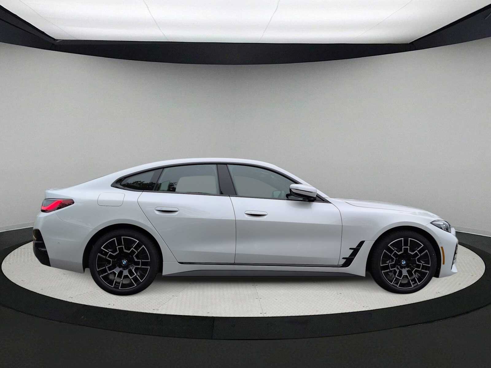 New 2026 BMW 430i xDrive w/ M Sport Package AWD/4WD image 9