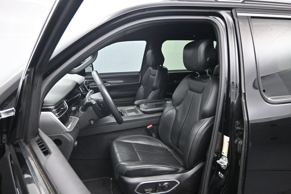 Used 2022 Jeep Wagoneer Series II AWD/4WD image 19