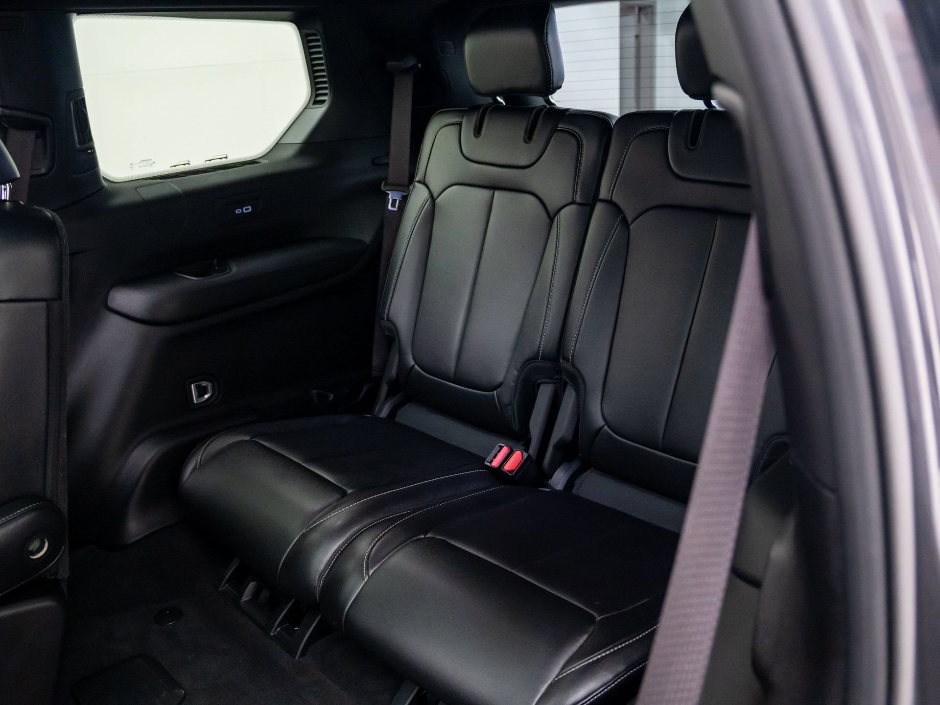 Used 2024 Jeep Grand Cherokee L Limited w/ Black Appearance Package AWD/4WD image 16