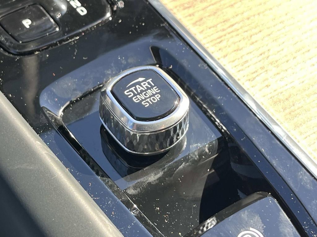 New 2026 Volvo XC60 B5 Plus w/ Climate Package image 32