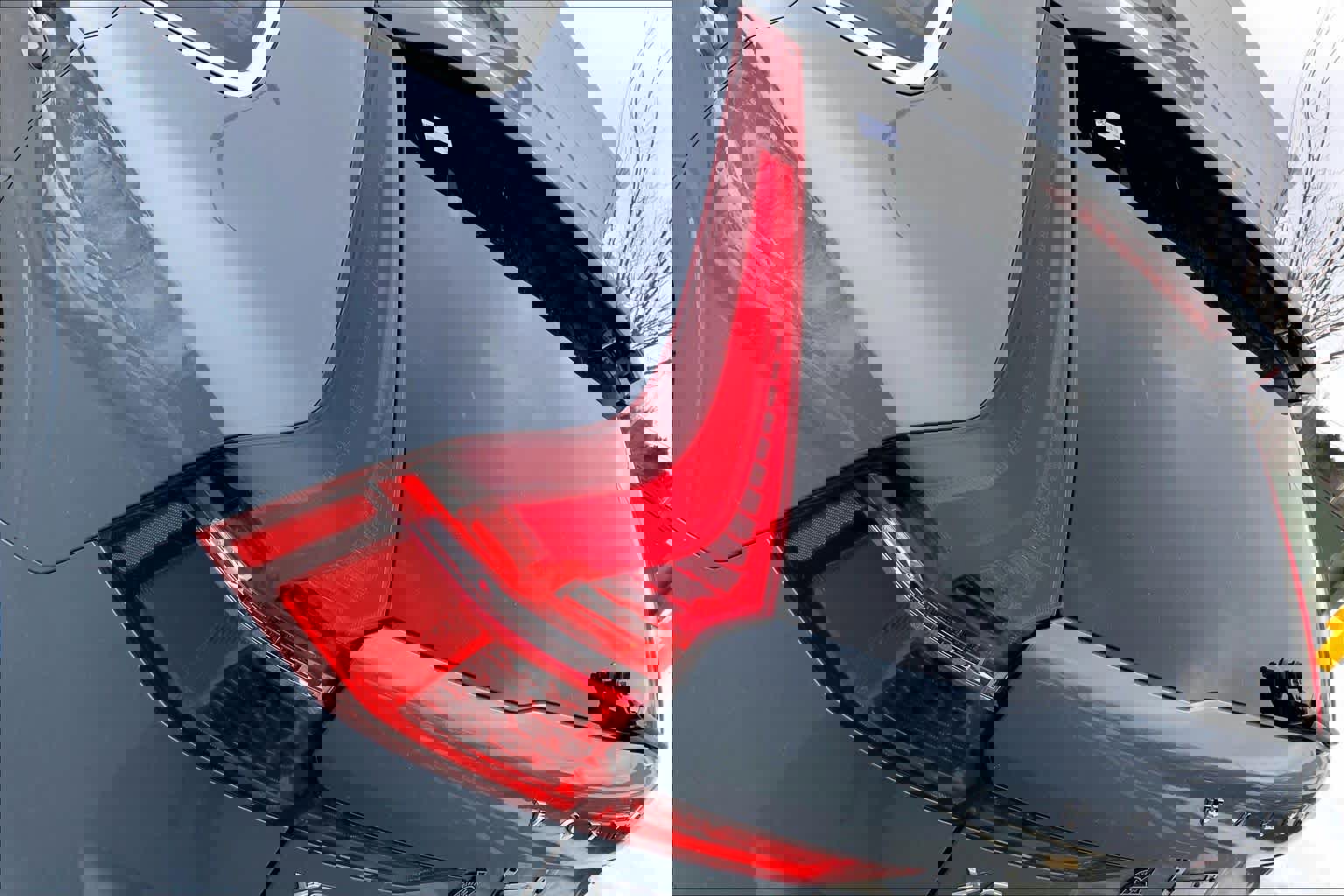 Used 2022 Volvo XC60 B5 Momentum w/ Climate Package image 29