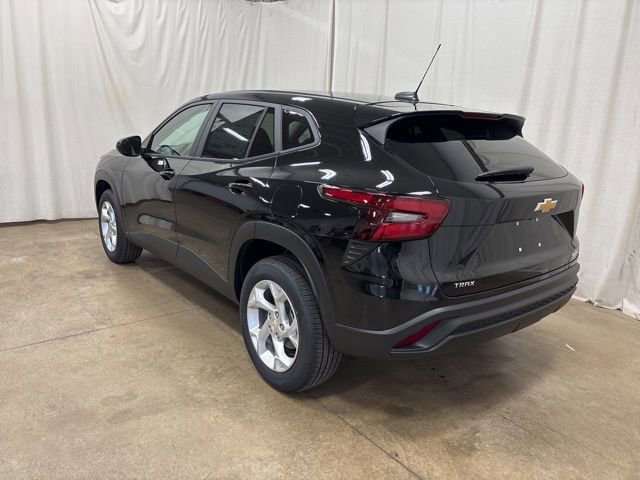 New 2026 Chevrolet Trax LS w/ LS Convenience Package FWD image 6