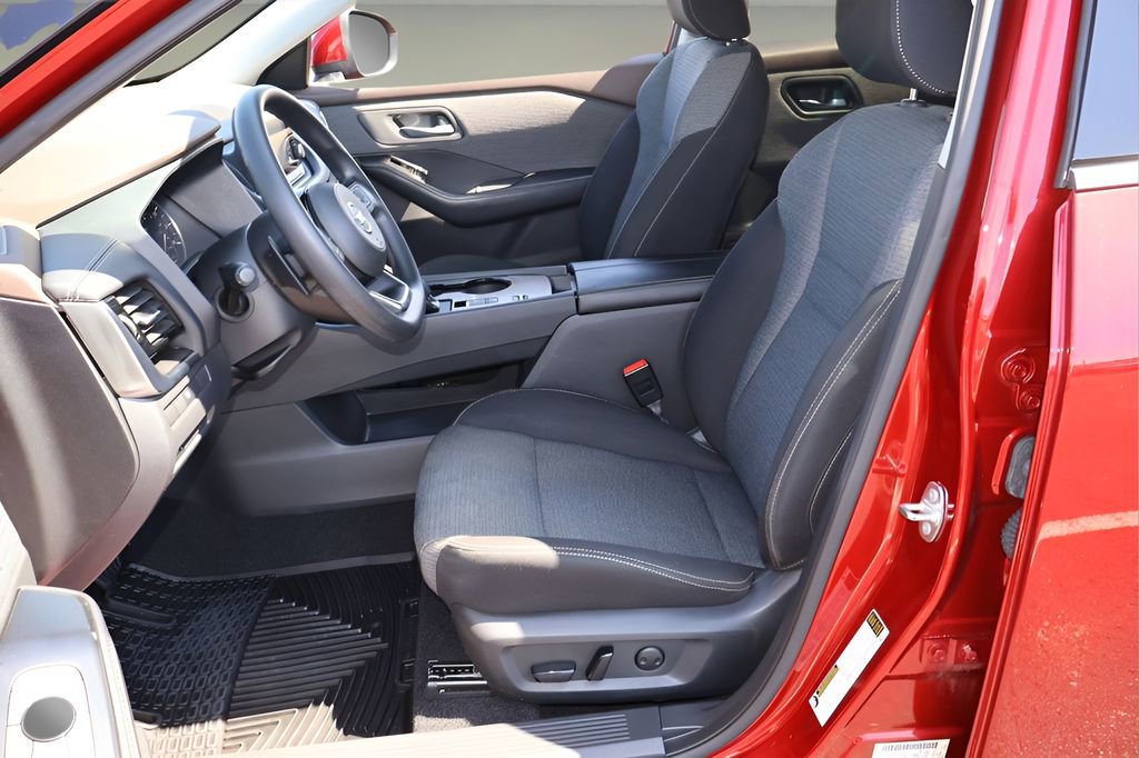 Used 2021 Nissan Rogue SV FWD image 11