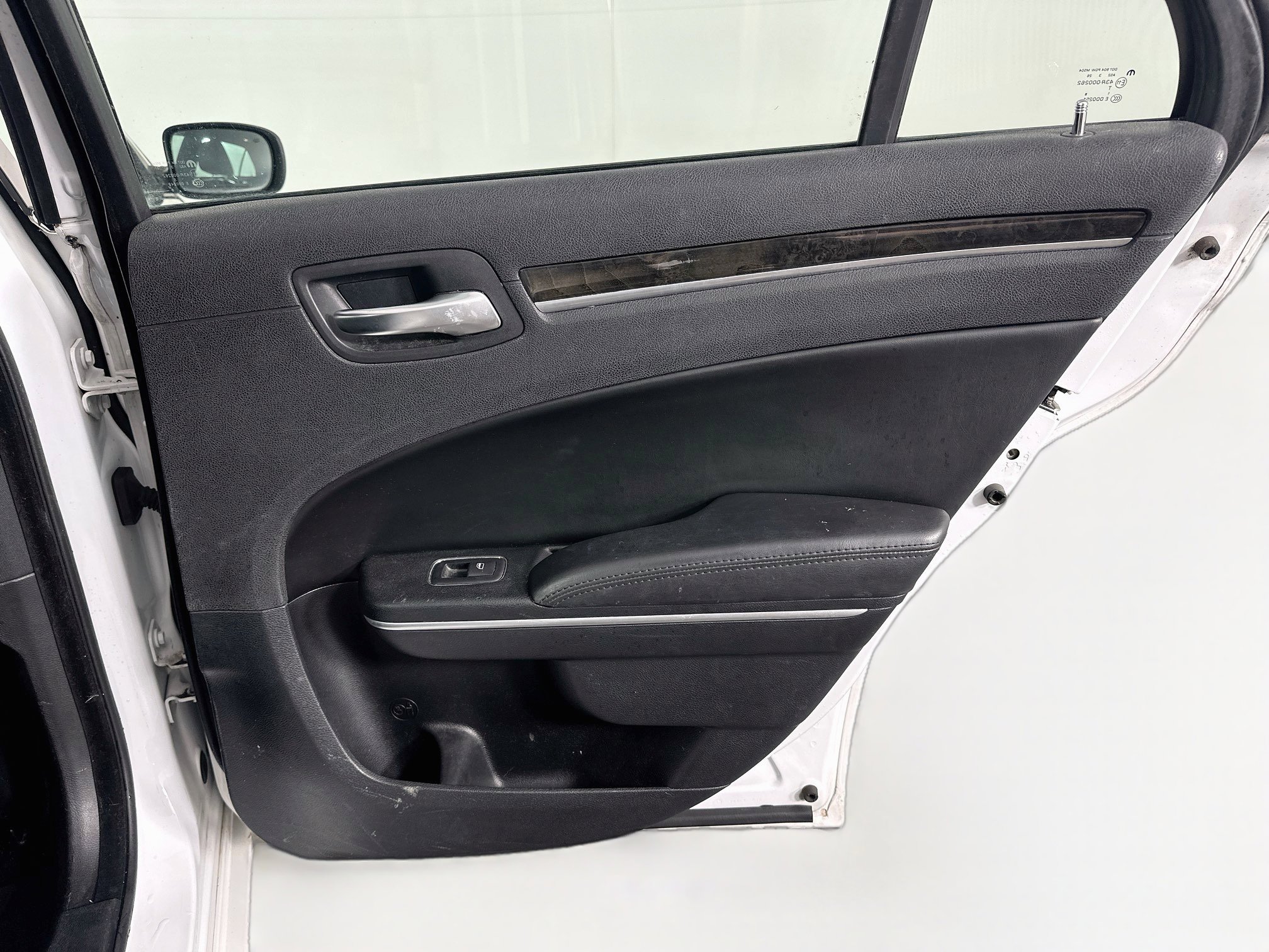 Used 2014 Chrysler 300 C RWD image 31