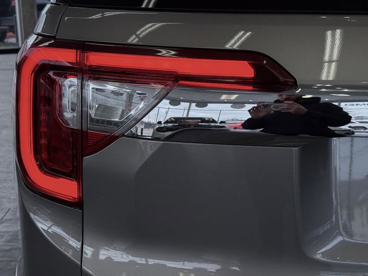 Used 2023 GMC Acadia Denali w/ Denali Ultimate Package image 16