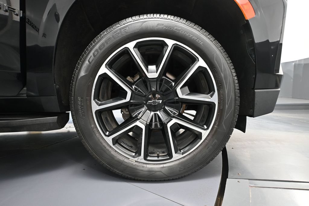 Used 2023 Chevrolet Suburban RST AWD/4WD image 17
