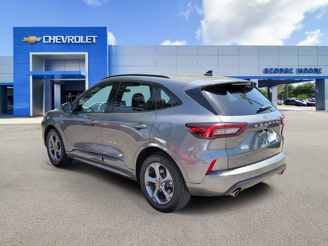 Used 2024 Ford Escape ST-Line w/ Cold Weather Package FWD image 3