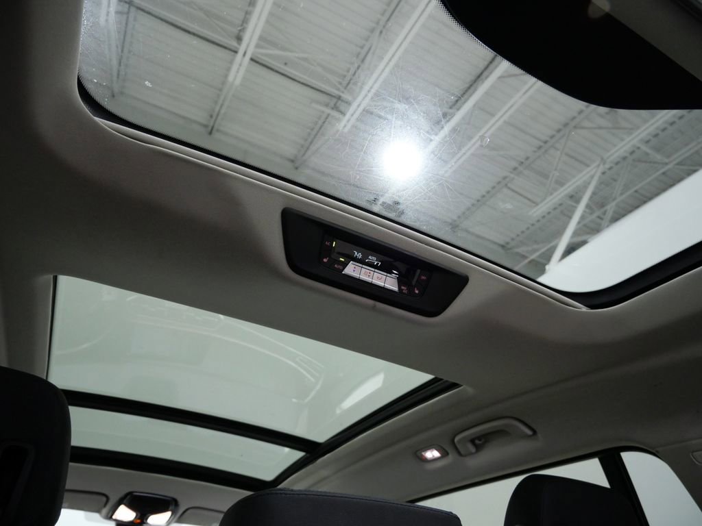 Used 2021 BMW X7 xDrive40i w/ Cold Weather Package AWD/4WD image 4