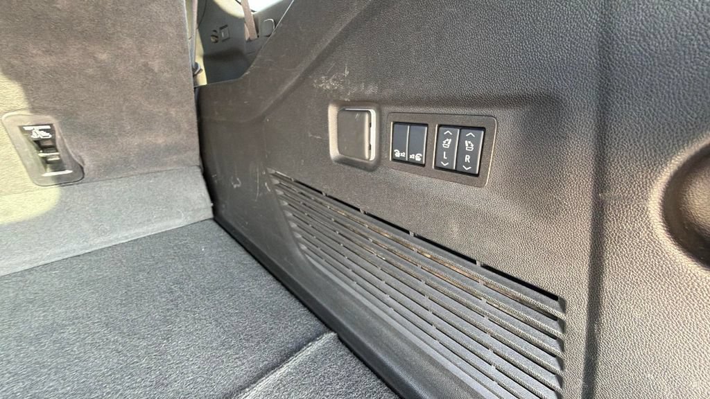 Certified 2025 Chevrolet Suburban Premier AWD/4WD image 30