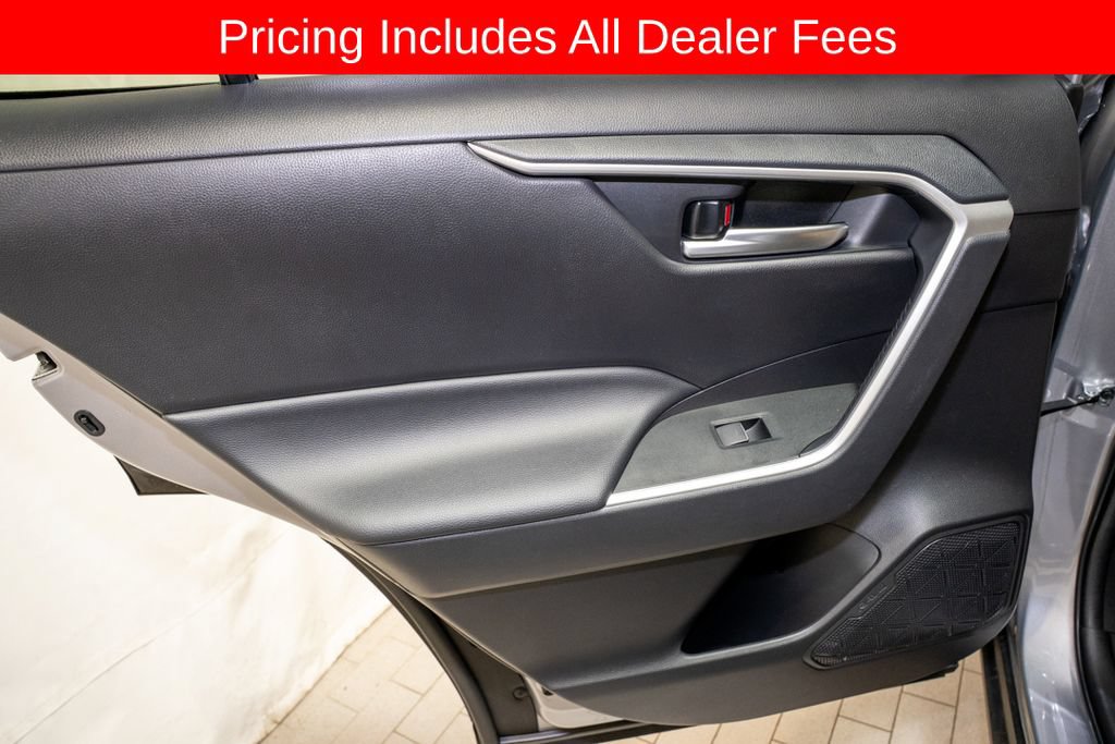 Used 2025 Toyota RAV4 XLE AWD/4WD image 9