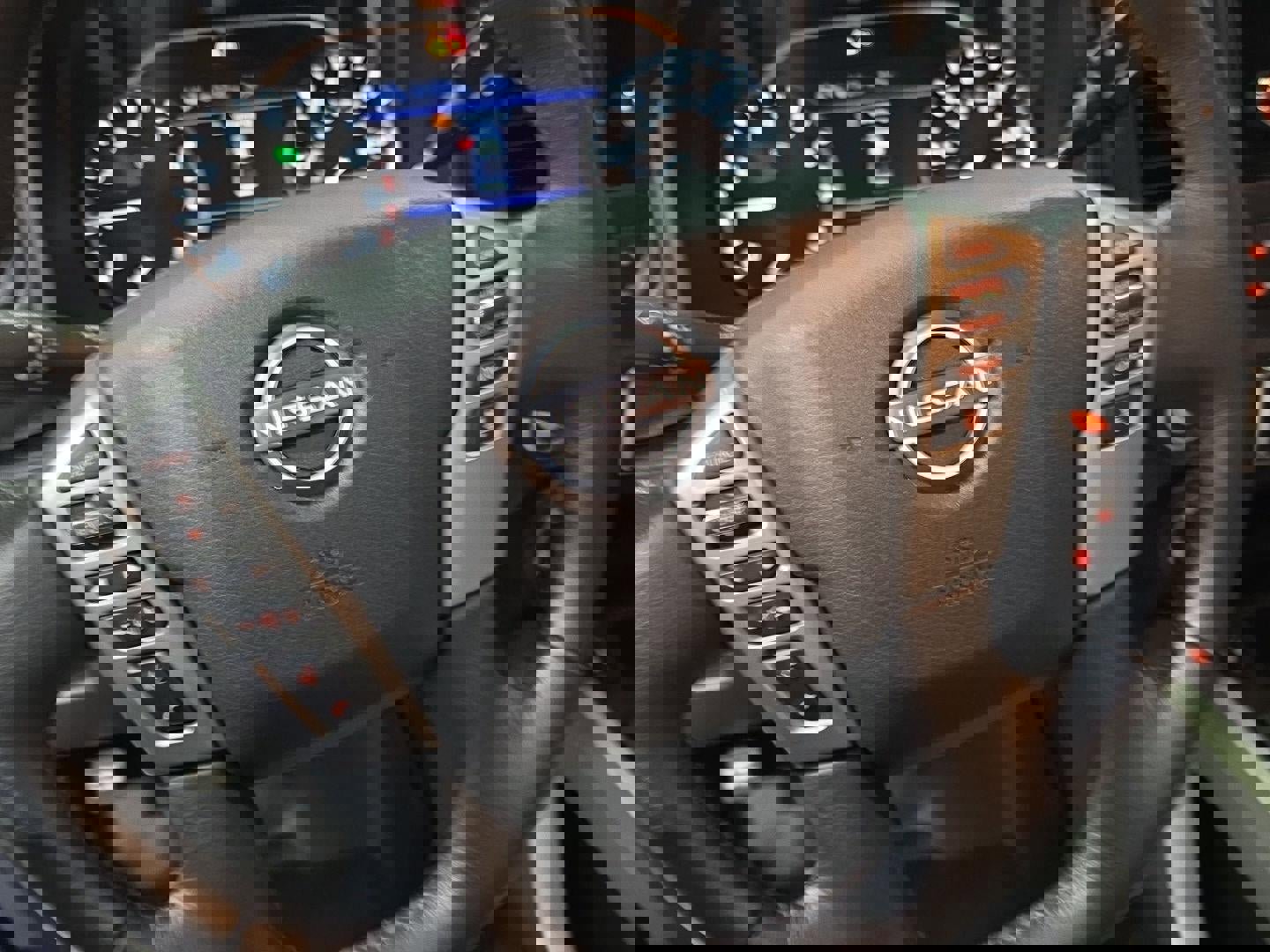 Used 2023 Nissan Titan SV w/ SV Convenience Package image 12