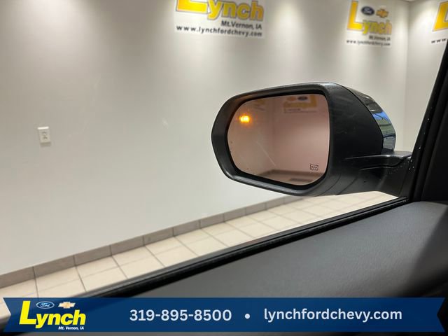 Used 2025 Chevrolet Traverse LT image 14