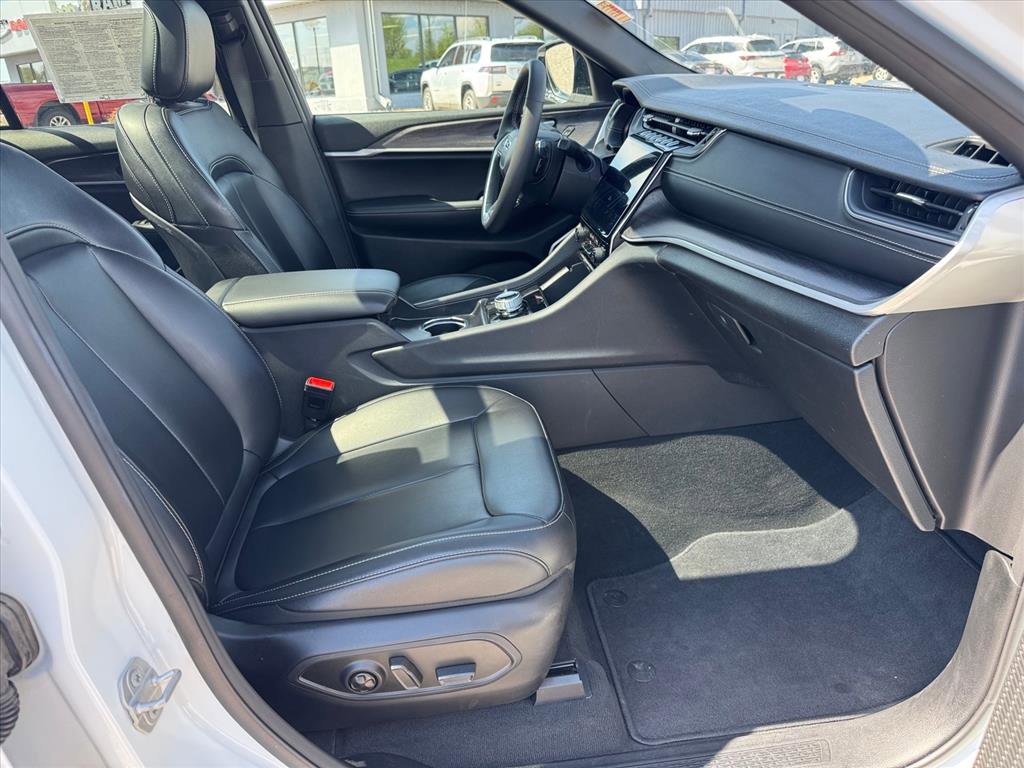 Used 2025 Jeep Grand Cherokee Limited 4xe AWD/4WD image 8