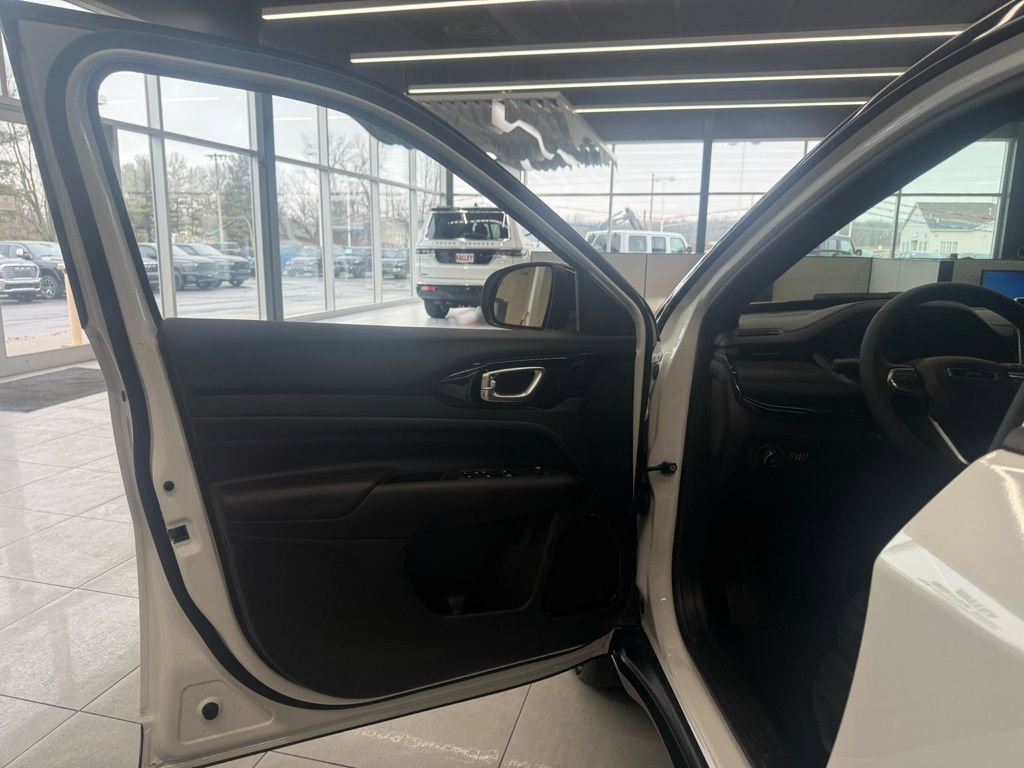 New 2026 Jeep Compass Limited image 10