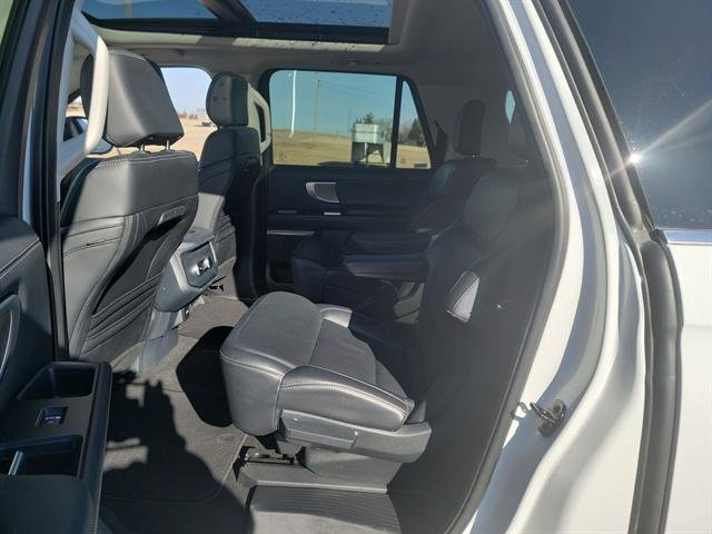 Used 2025 Ford Expedition Max Platinum AWD/4WD image 23