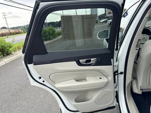 Certified 2022 Volvo XC60 B5 Inscription w/ Advanced Package AWD/4WD image 16