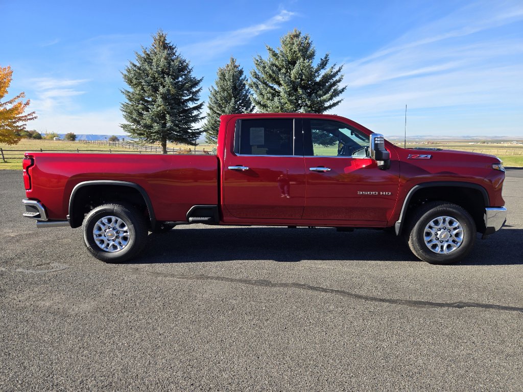 Used 2025 Chevrolet Silverado 3500 LTZ w/ LTZ Premium Package image 6