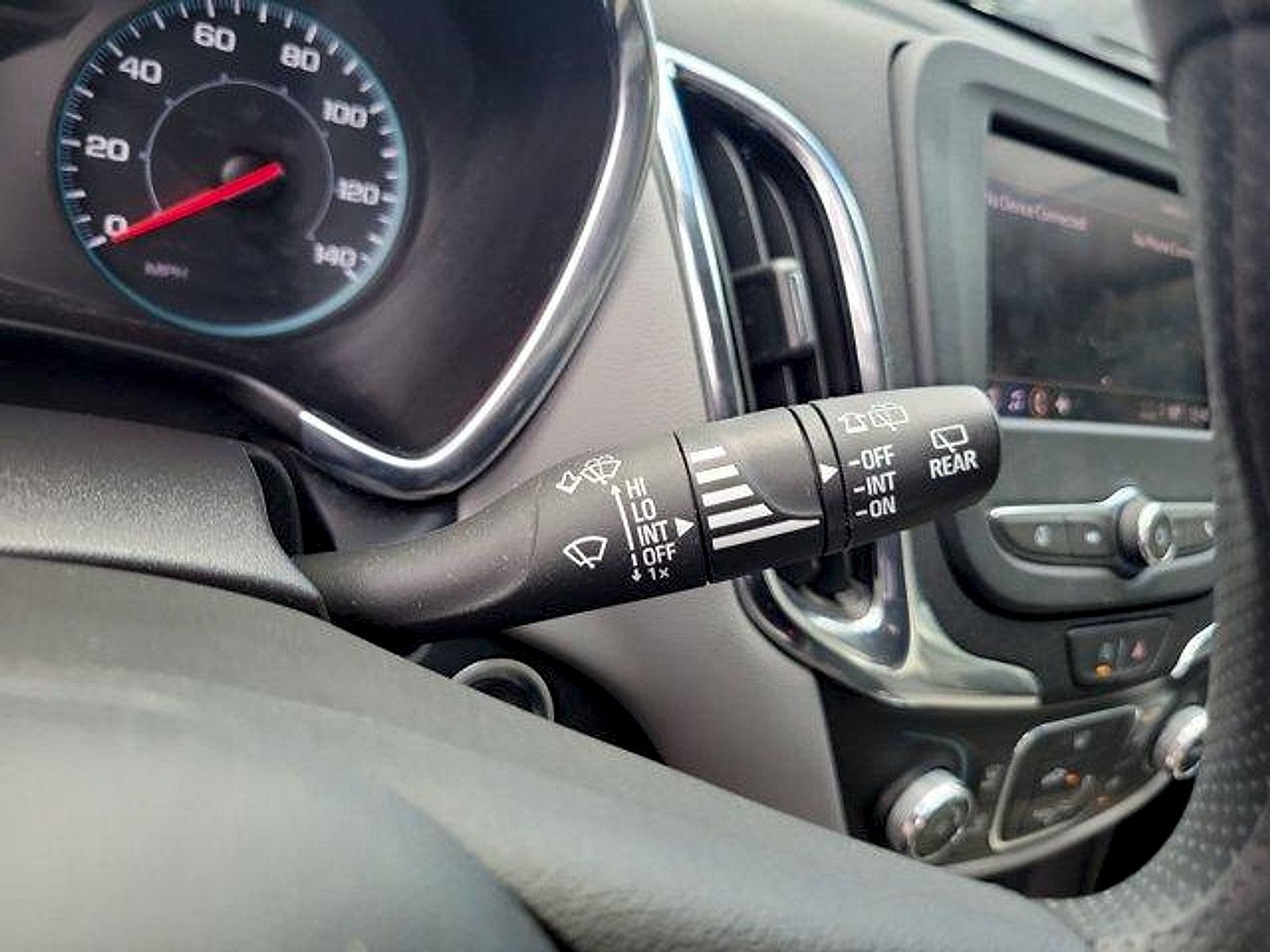 Used 2024 Chevrolet Equinox LS FWD image 29