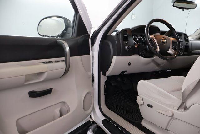 Used 2009 Chevrolet Silverado 1500 LT w/ Power Pack Plus AWD/4WD image 8