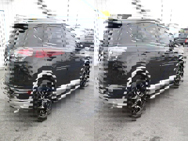 Used 2016 Toyota RAV4 SE image 6