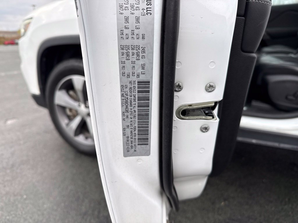 Used 2019 Jeep Cherokee Limited AWD/4WD image 23