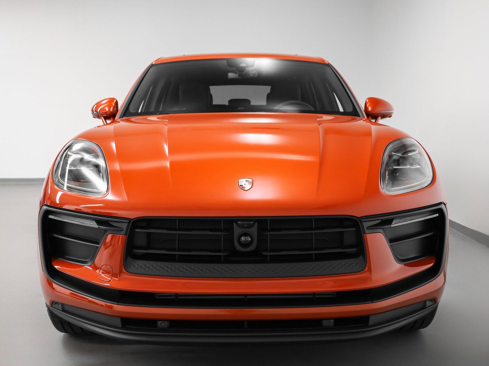 Certified 2025 Porsche Macan image 8