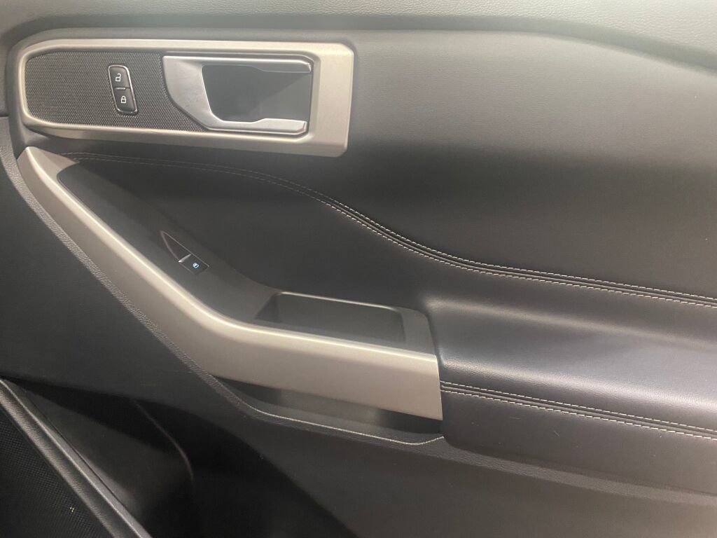 Used 2023 Ford Explorer XLT image 25