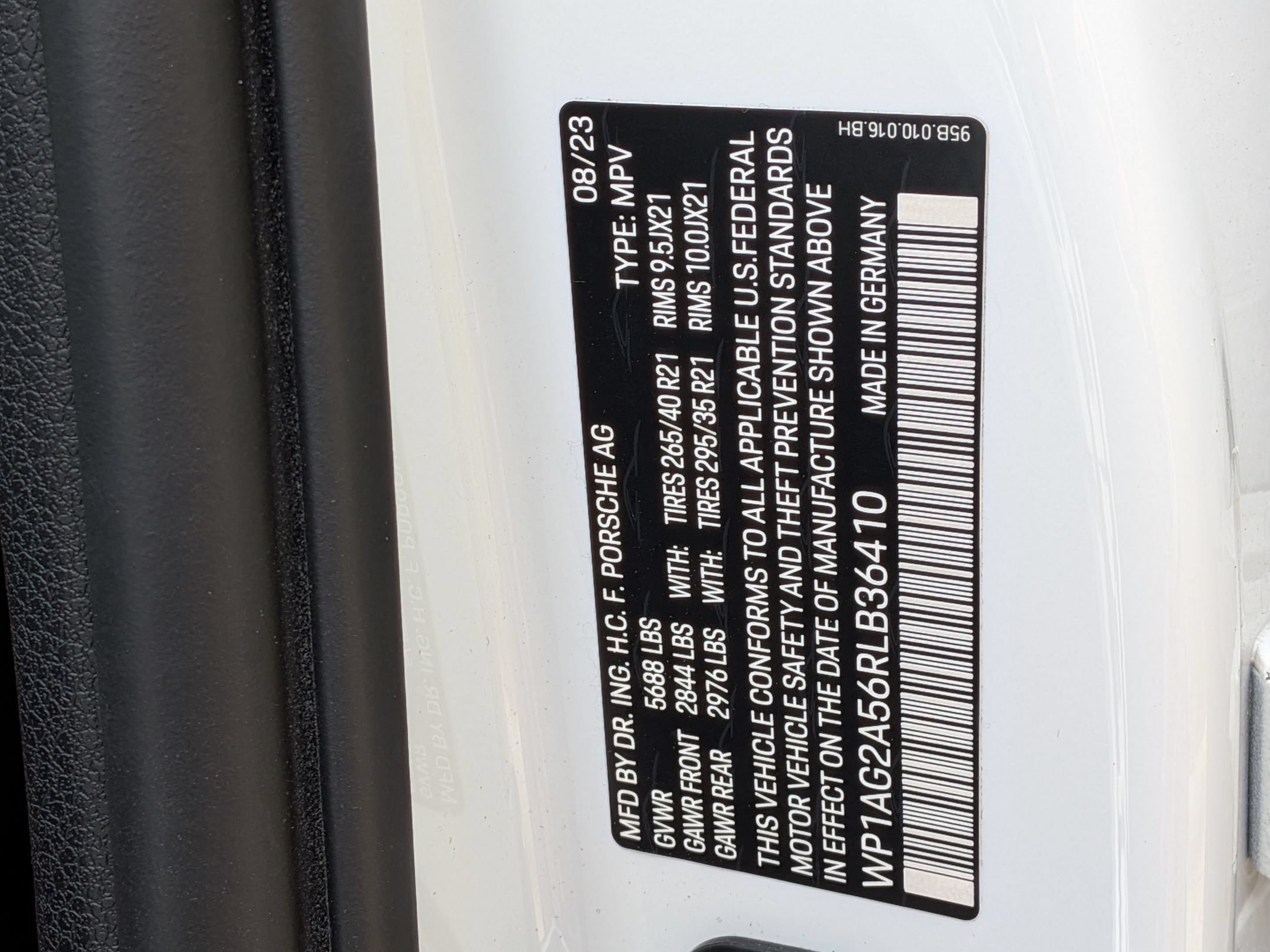 Certified 2024 Porsche Macan S AWD/4WD image 38