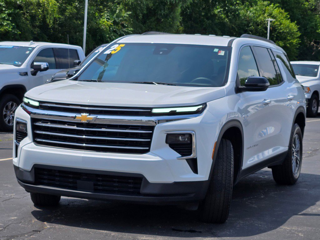 Certified 2025 Chevrolet Traverse LT image 4