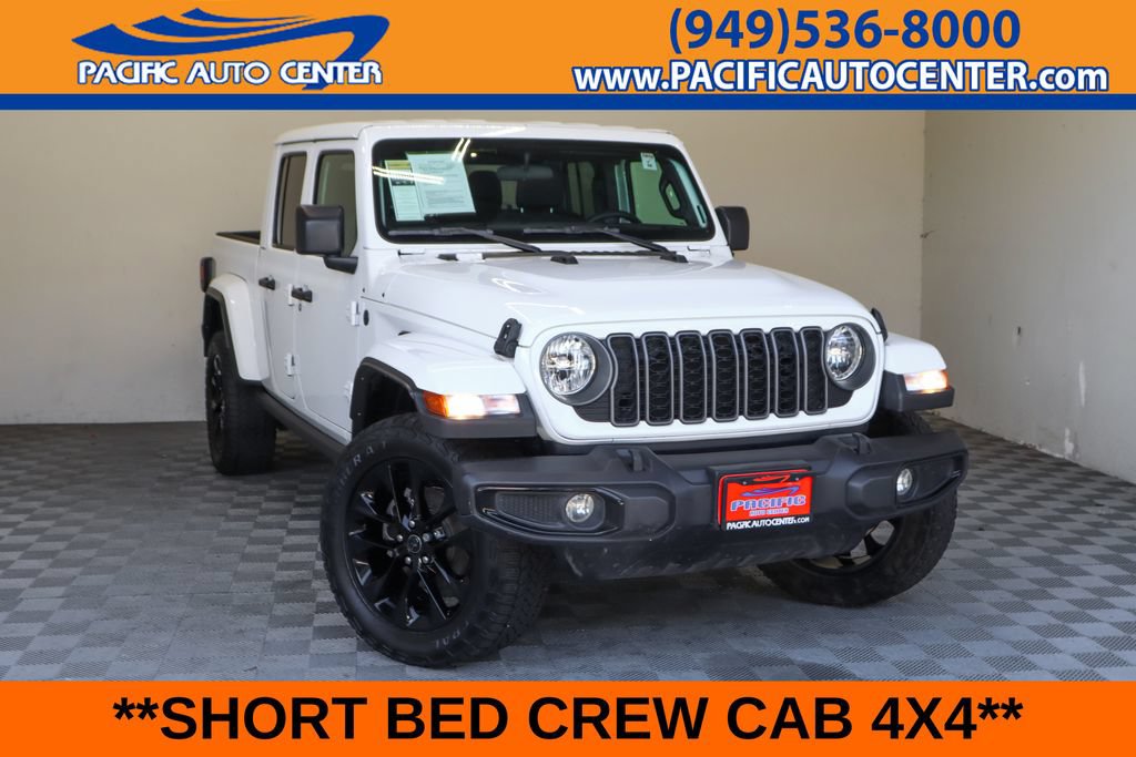 Used 2025 Jeep Gladiator Sport AWD/4WD image 1