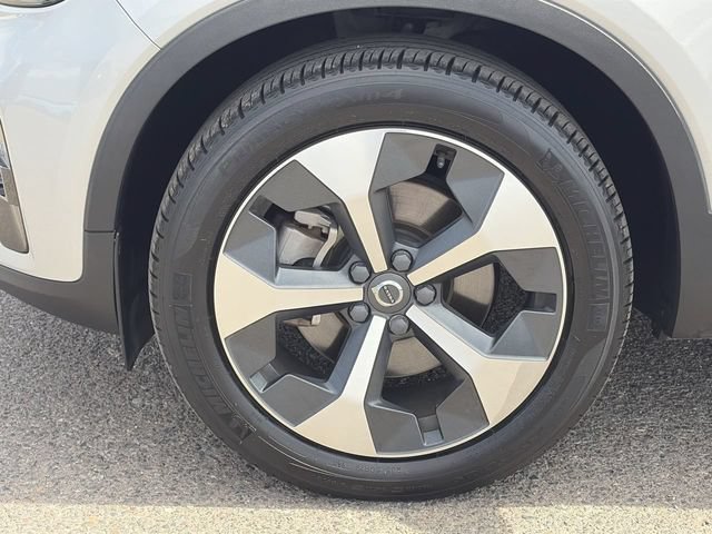 Used 2023 Volvo XC40 B5 Plus w/ Protection Package Premier AWD/4WD image 10