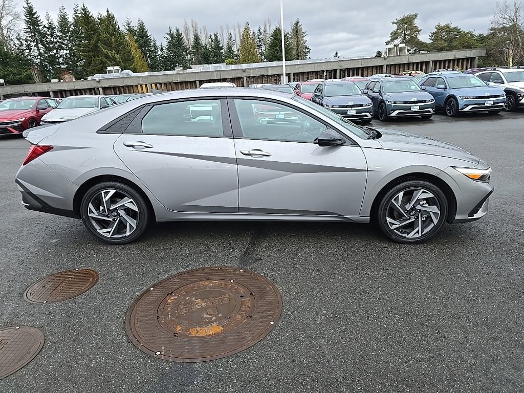 Certified 2025 Hyundai Elantra SEL image 7
