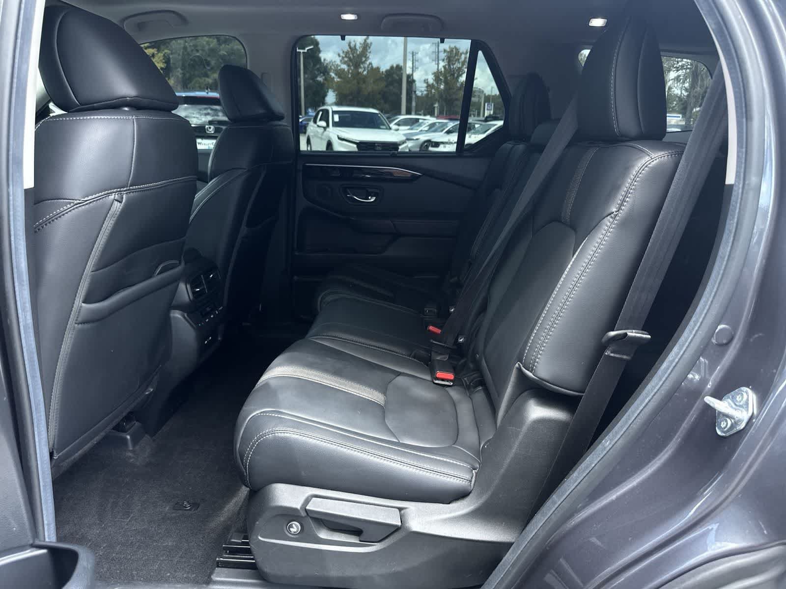 Used 2025 Honda Pilot Touring image 15