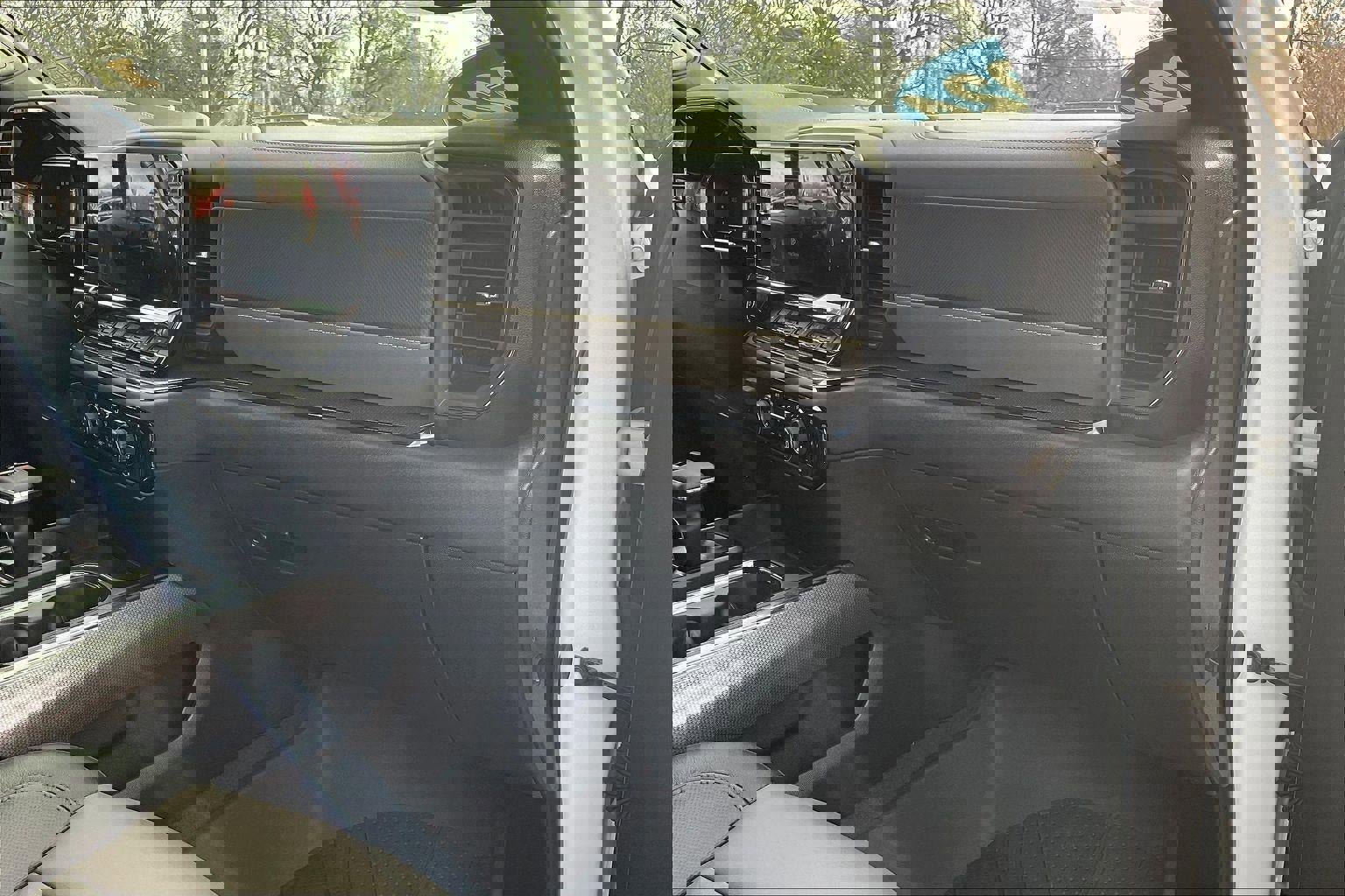 Used 2024 Chevrolet Silverado 1500 ZR2 w/ Technology Package AWD/4WD image 17